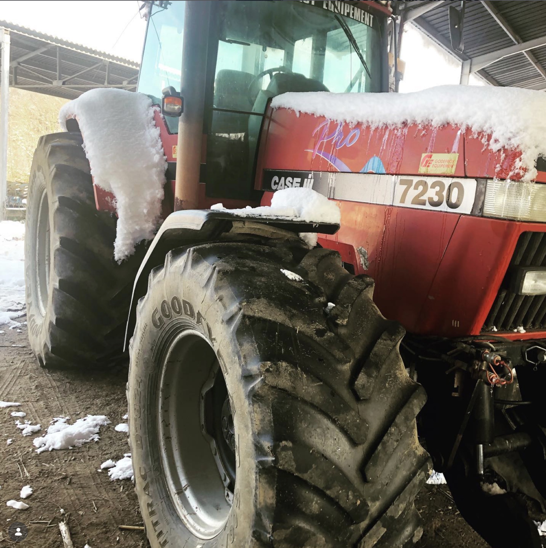 Tracteur Case IH de l’exploitation sous la neige